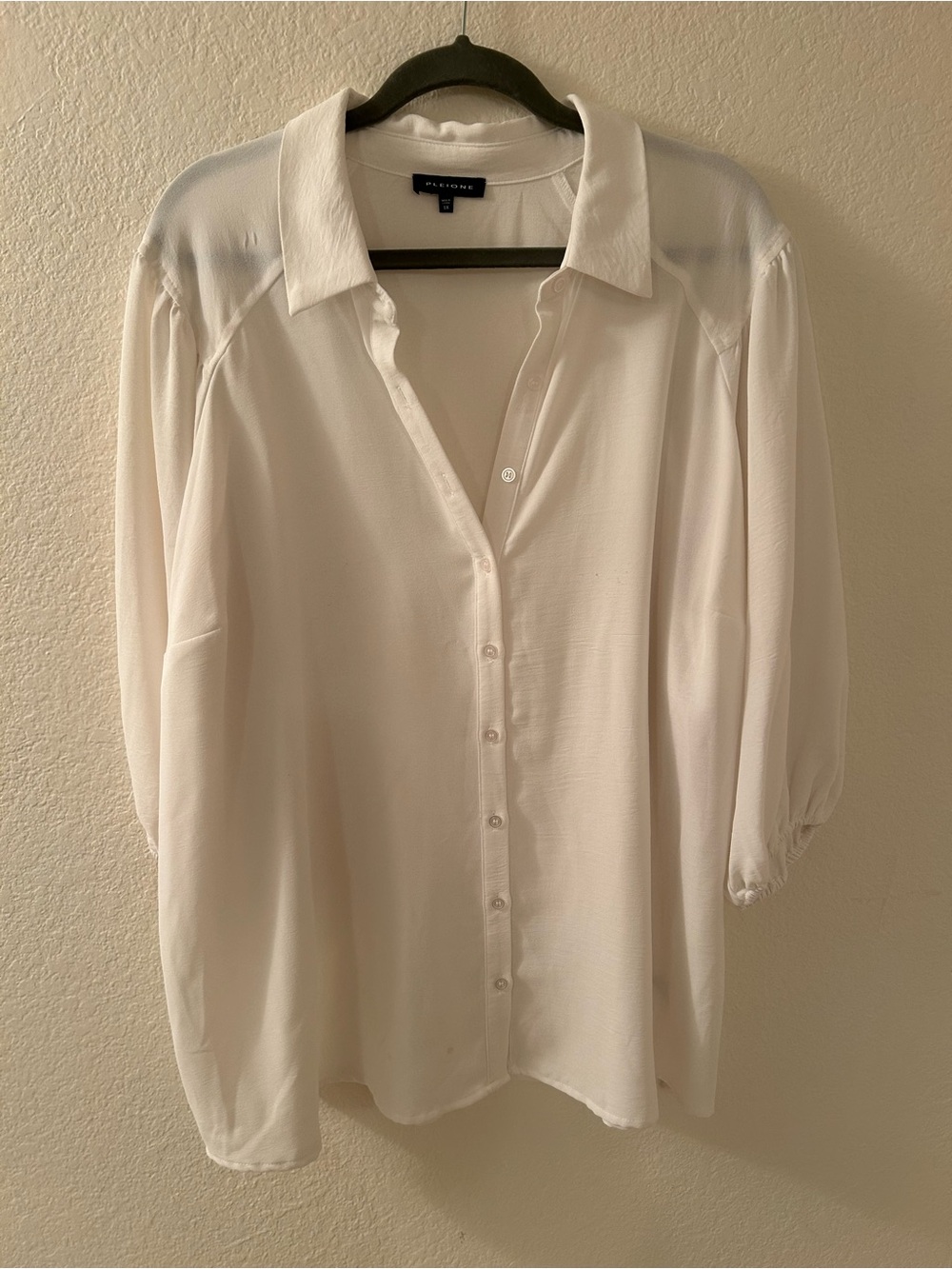 Pleione White Button-Down Puff Sleeve Blouse